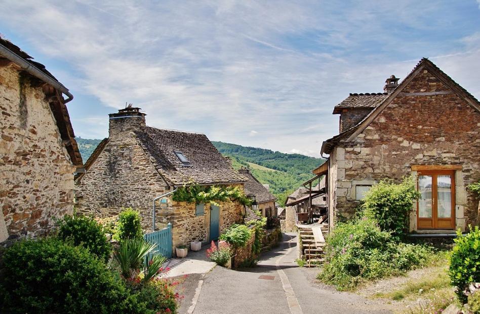 Auberge Du Lac Mandailles (Aveyron) Exterior foto