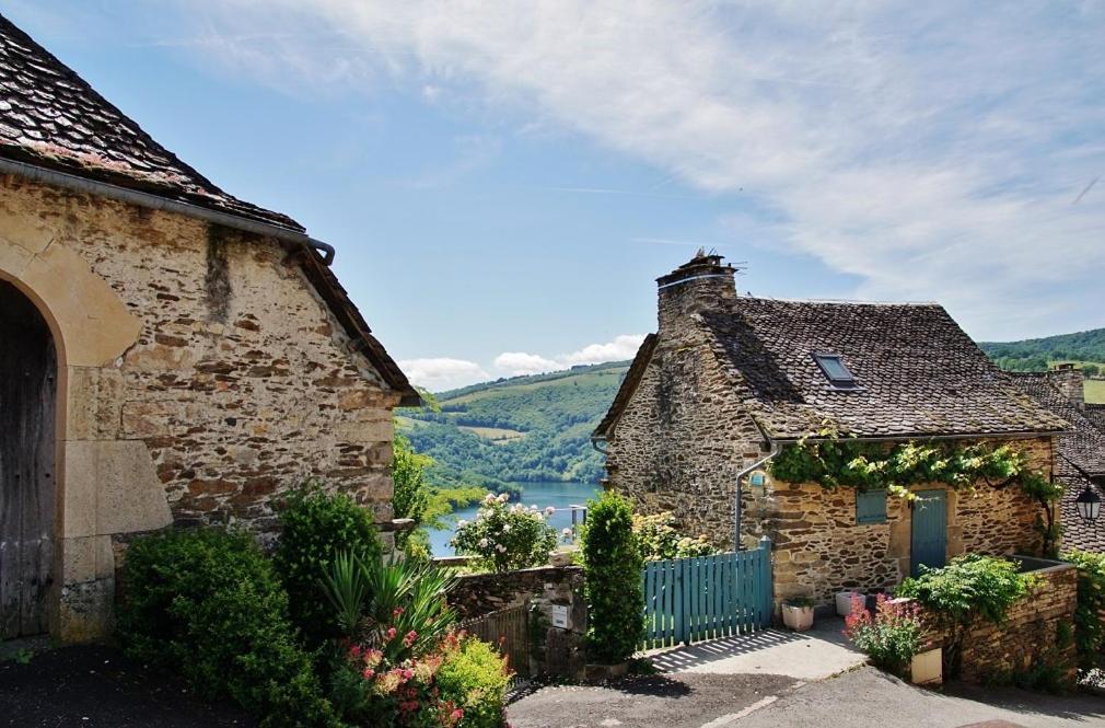 Auberge Du Lac Mandailles (Aveyron) Exterior foto